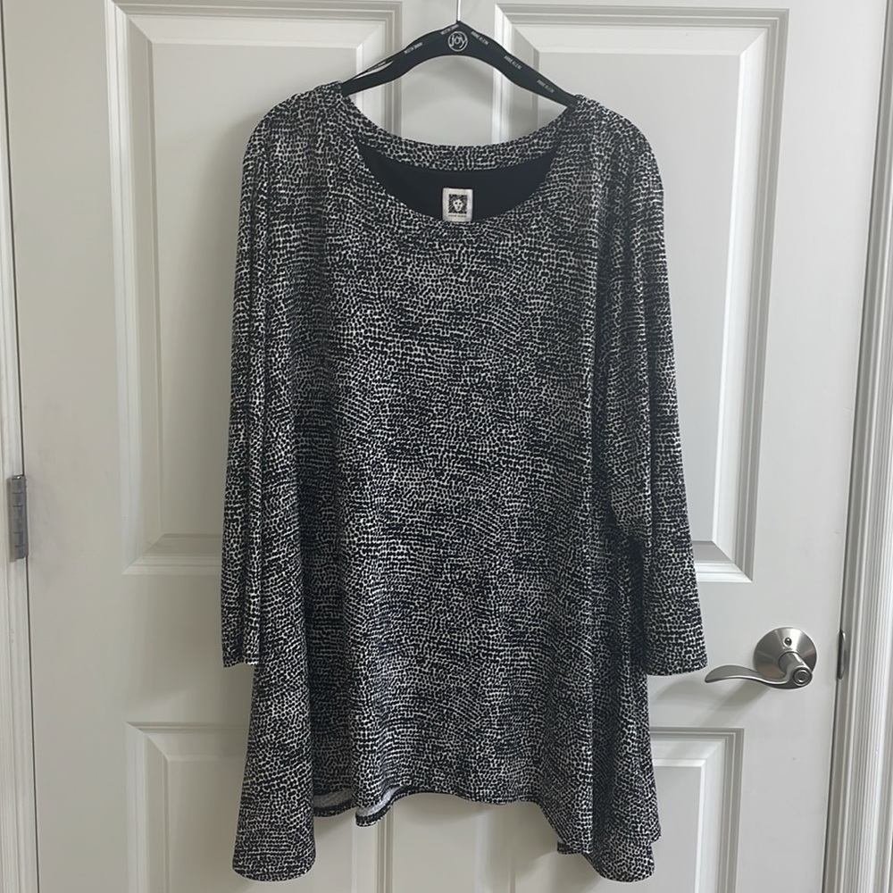 Anne Klein Plus Size Black & White Pebble Dot Printed Top, Size 3X, Like New